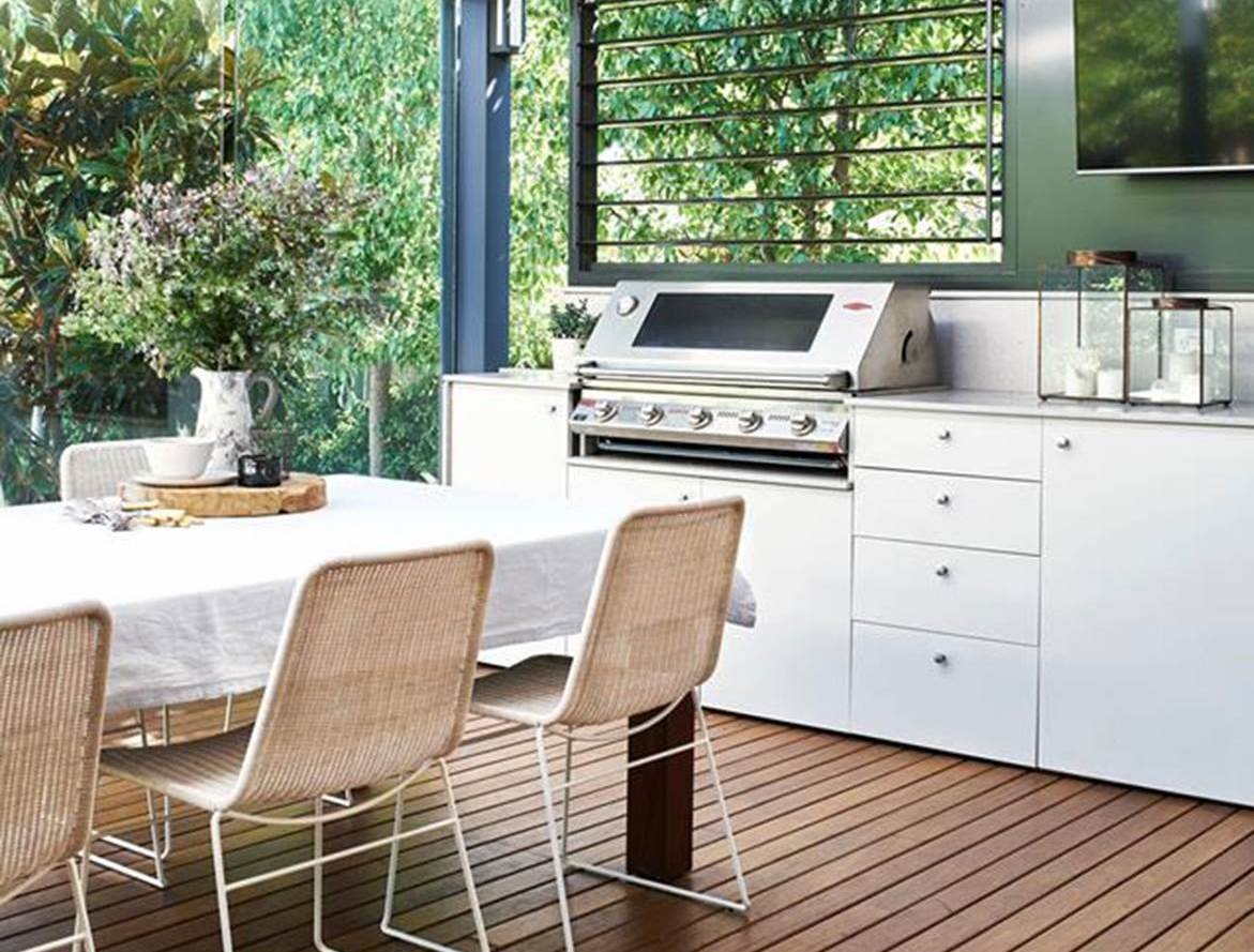 Create the perfect outdoor kitchen for summer entertaining!