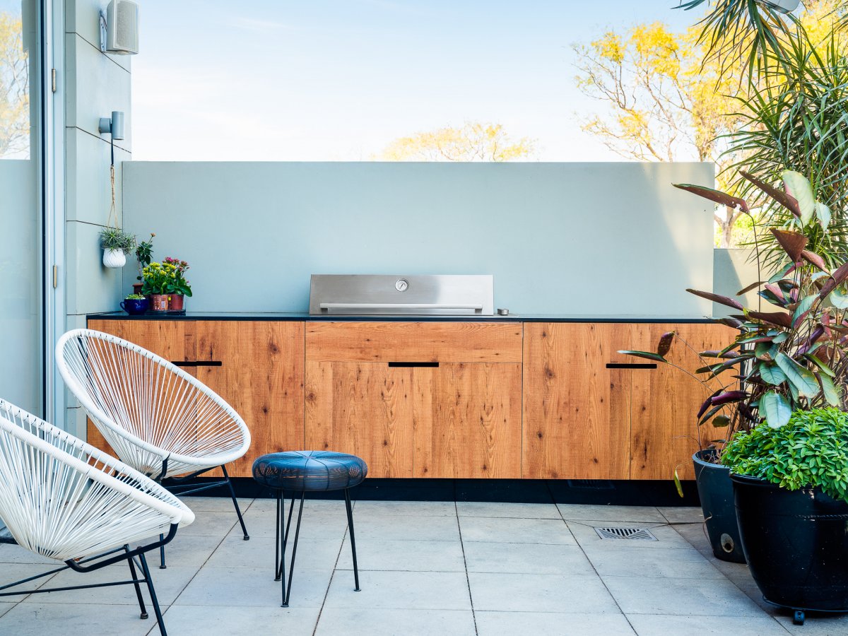 outdoor kitchen