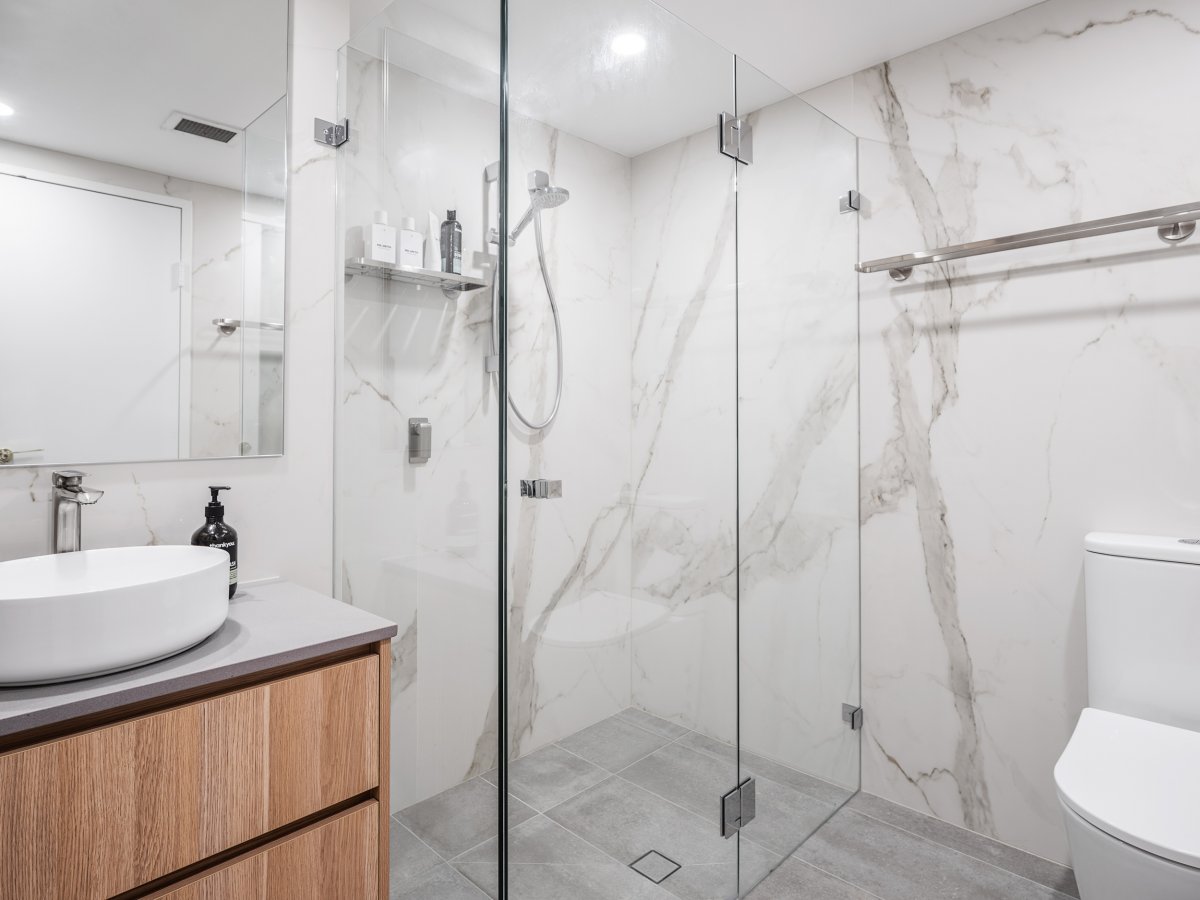 marble look bathroom