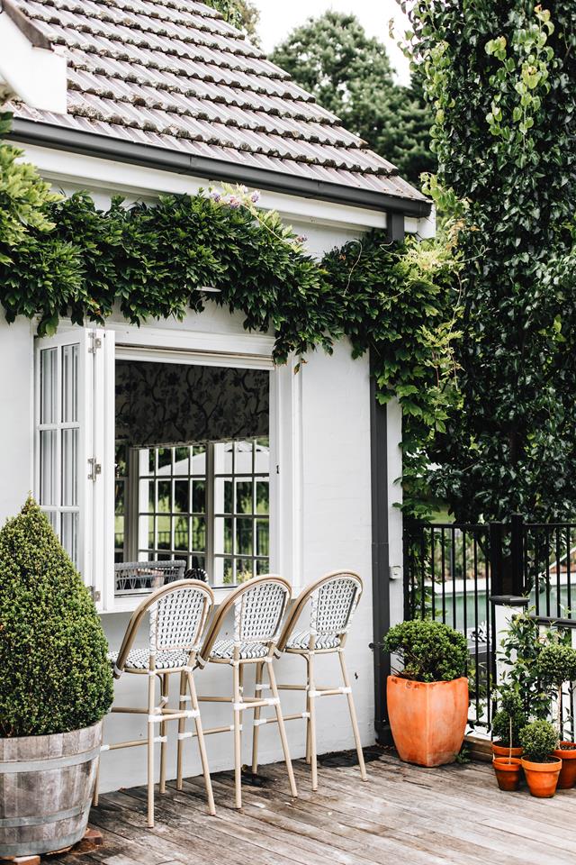 Hamptons style outdoor kitchen