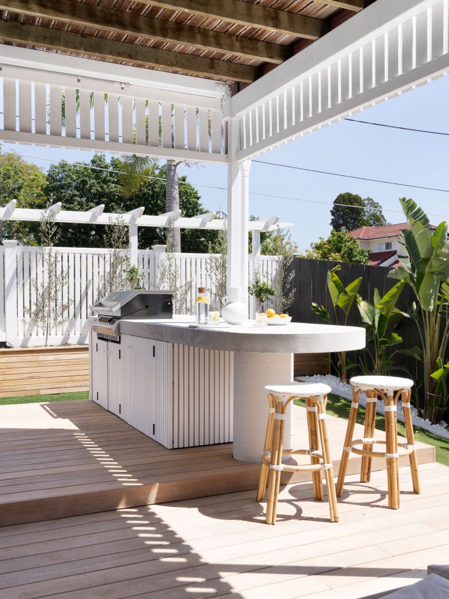 Outdoor alfresco kitchen