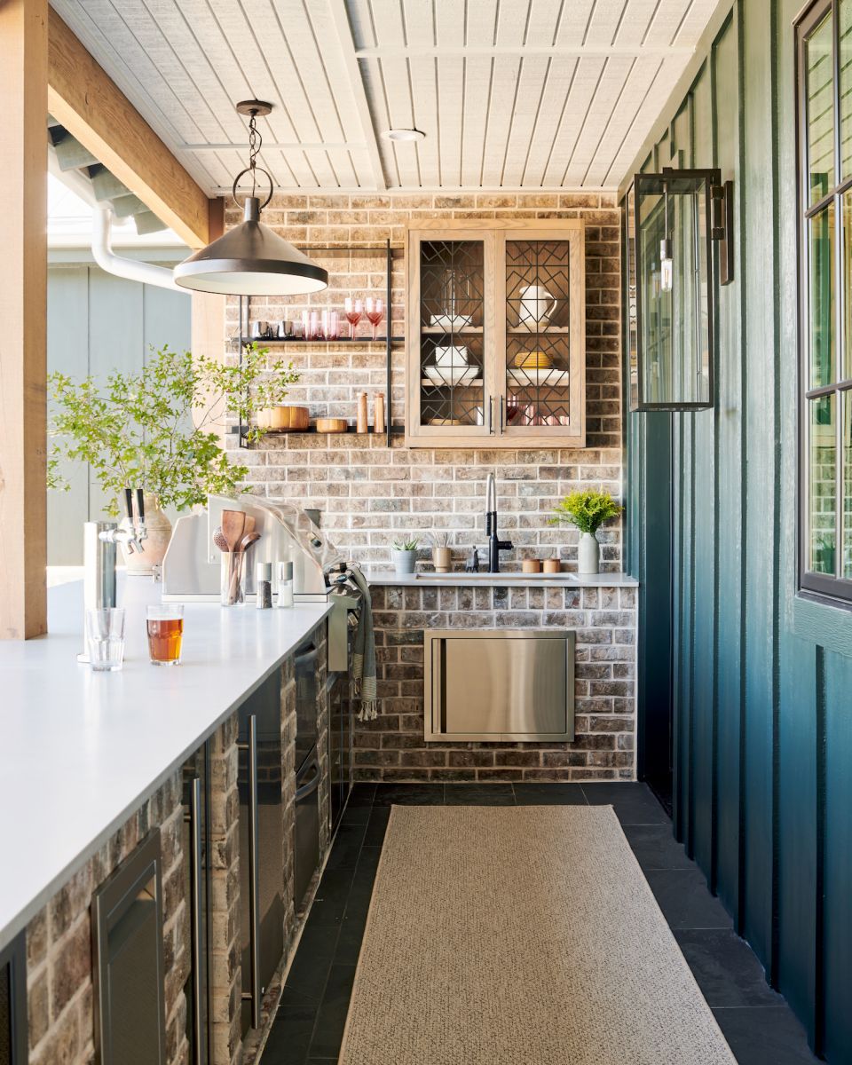 Outdoor alfresco kitchen